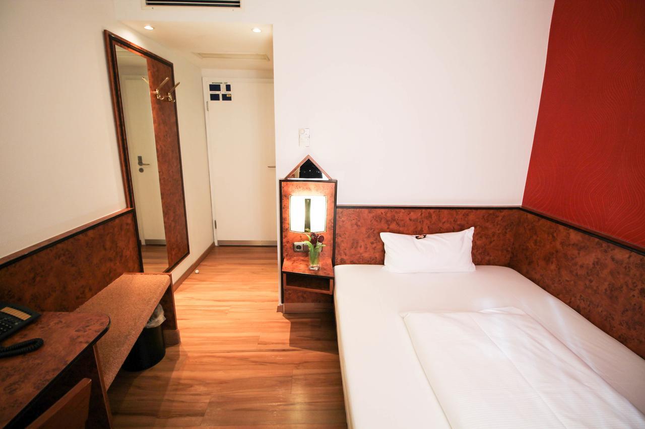 Hotel Miramar Am Roemer Frankfurt pe Main Exterior foto